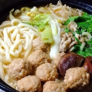 ポカポカ温まる！鶏だんご入り味噌うどんすき